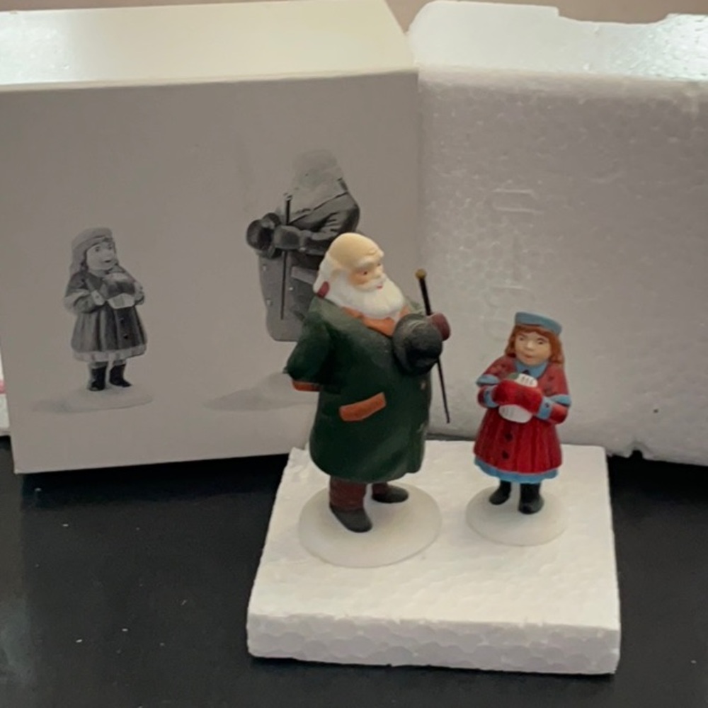 Department 56, Yes Virginia set of two accessory